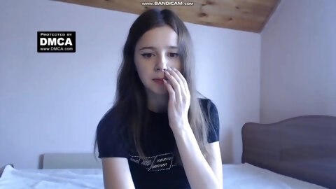 Ukrainian Teen PiggyPristy on Chaturbate Spreads Her Pussy